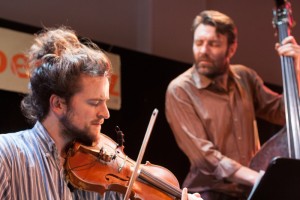 Håkon Aase (fiolin) og Mats Eilertsen (bass)