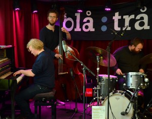 Kjetil Jerve Trio består av Kjetil Jerve (Ålesund) på piano, Julian Haugland (Evje) på bass og Tore Flatjord (Nannestad) på trommer. (foto: Reza Ahmadzadeh/MaiJazz)