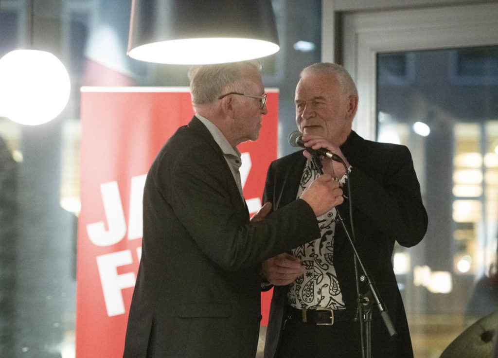 Bjørn Alterhaug og John Pål Inderberg ble torsdag 17. mars tildelt Kongens fortjenstmedalje. Foto: Jens Westbye/BERRE