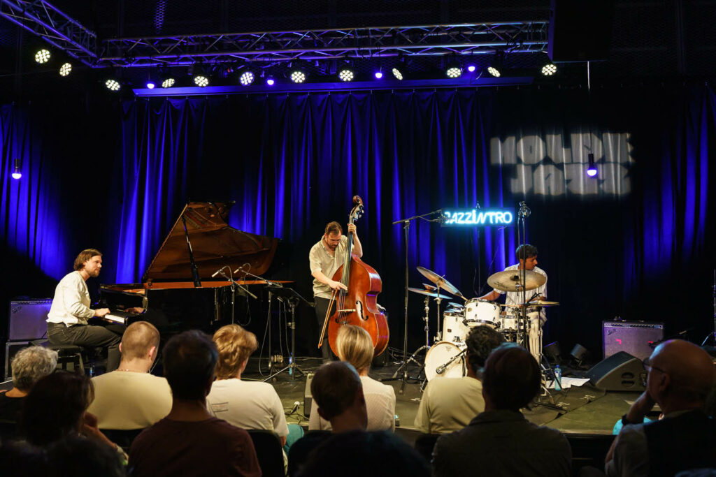 Joakim Rainer Trio under finalen i Jazzintro 2022. Foto: Thor Egil Leirtrø/Moldejazz