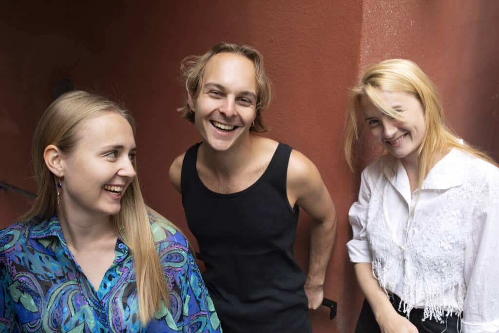 Liv Andrea Hauge Trio, fra venstre: Liv Andrea Hauge (piano), August Glännestrand (trommer) og Georgia Wartel Collins (bass). Foto: Amanda Iversen Orlich