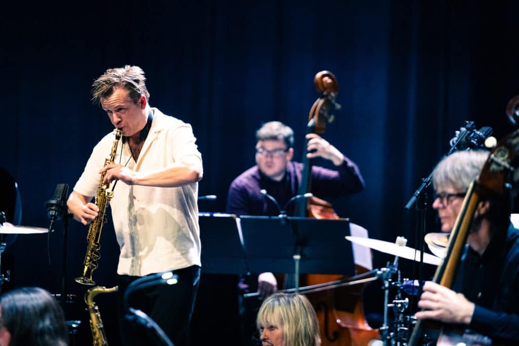 Marius Neset & London Sinfonietta. Foto: Tomas Lauvland Pettersen/Bærum Jazzfestival