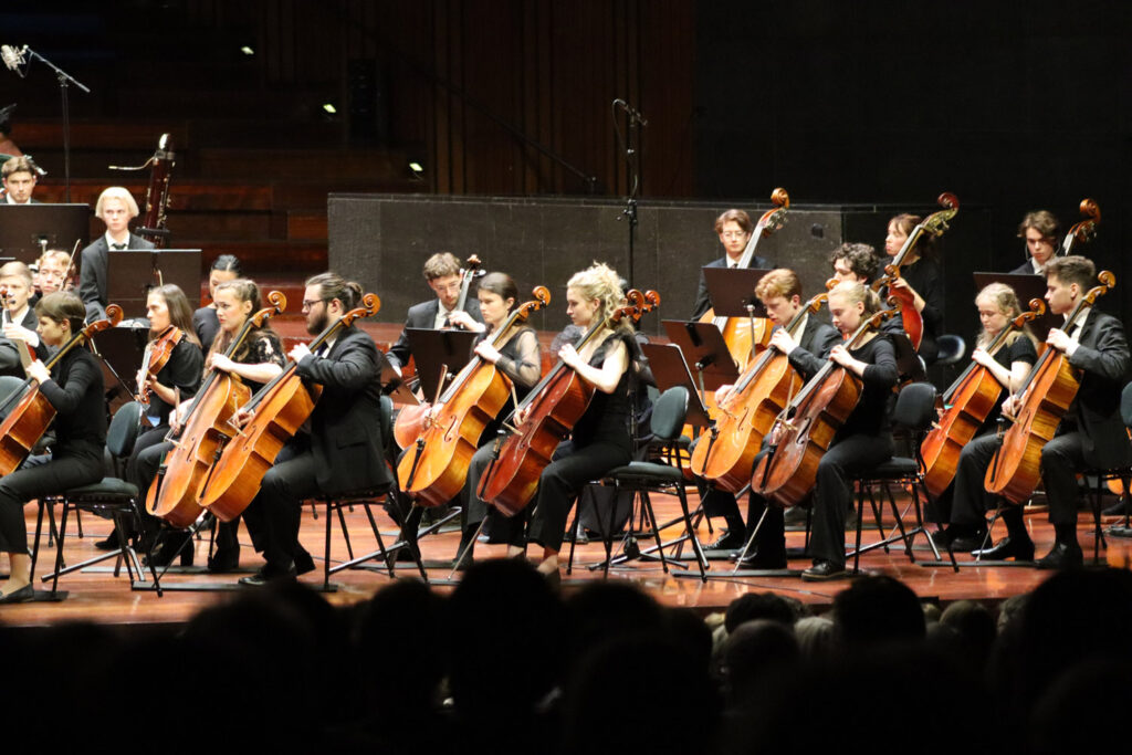 Mahlers niende ble fremført av NMHs symfoniorkester og elever fra Barratt Due forrige uke, og Audun Vinger skriver konsertrapport i denne søndagsremsa. Foto: Marianne Hahn Stenberg