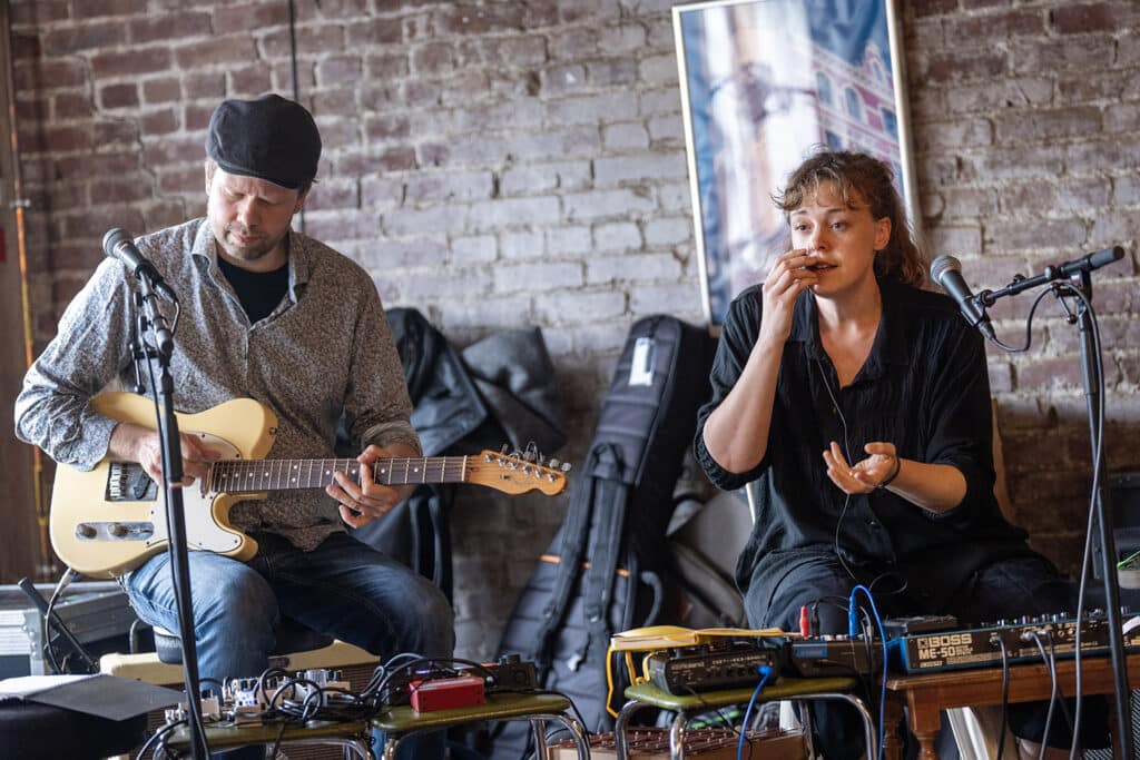 Mari Kvien Brunvoll var årets festivalmusiker. Her sammen med Stein Urheim under konserten de gjorde med Moskus. Foto: Grethe Nygaard/Sildajazz