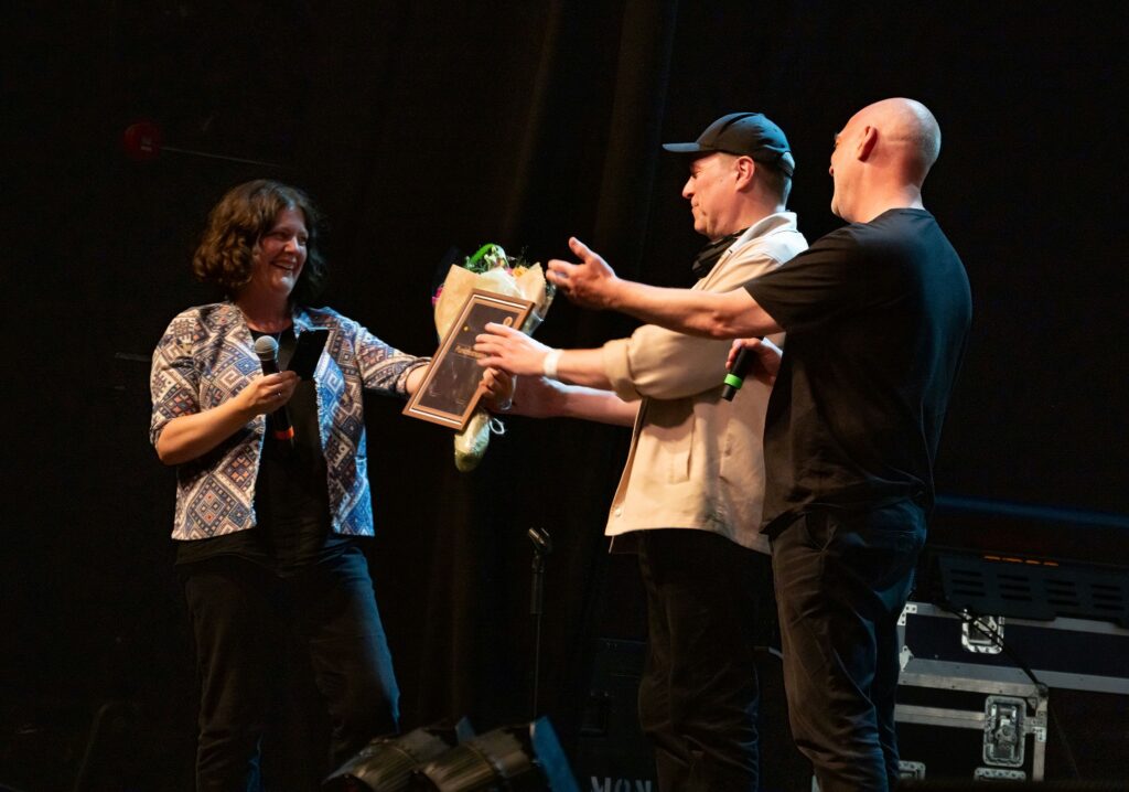 Punkt-festivalen ved Erik Honoré og Jan Bang overrekkes Sørnorsk jazzsenter-prisen (Foto: Alf Solbakken)