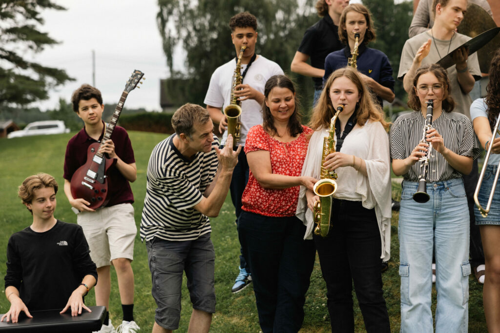 Trompeter Gunnar Halle og saksofonist Shannon Mowday ser fram til å ta i mot et nytt årskull ungjazzere når Jazzkurs.no flytter til Kongsberg sommeren 2025. Foto: Kat Gade.