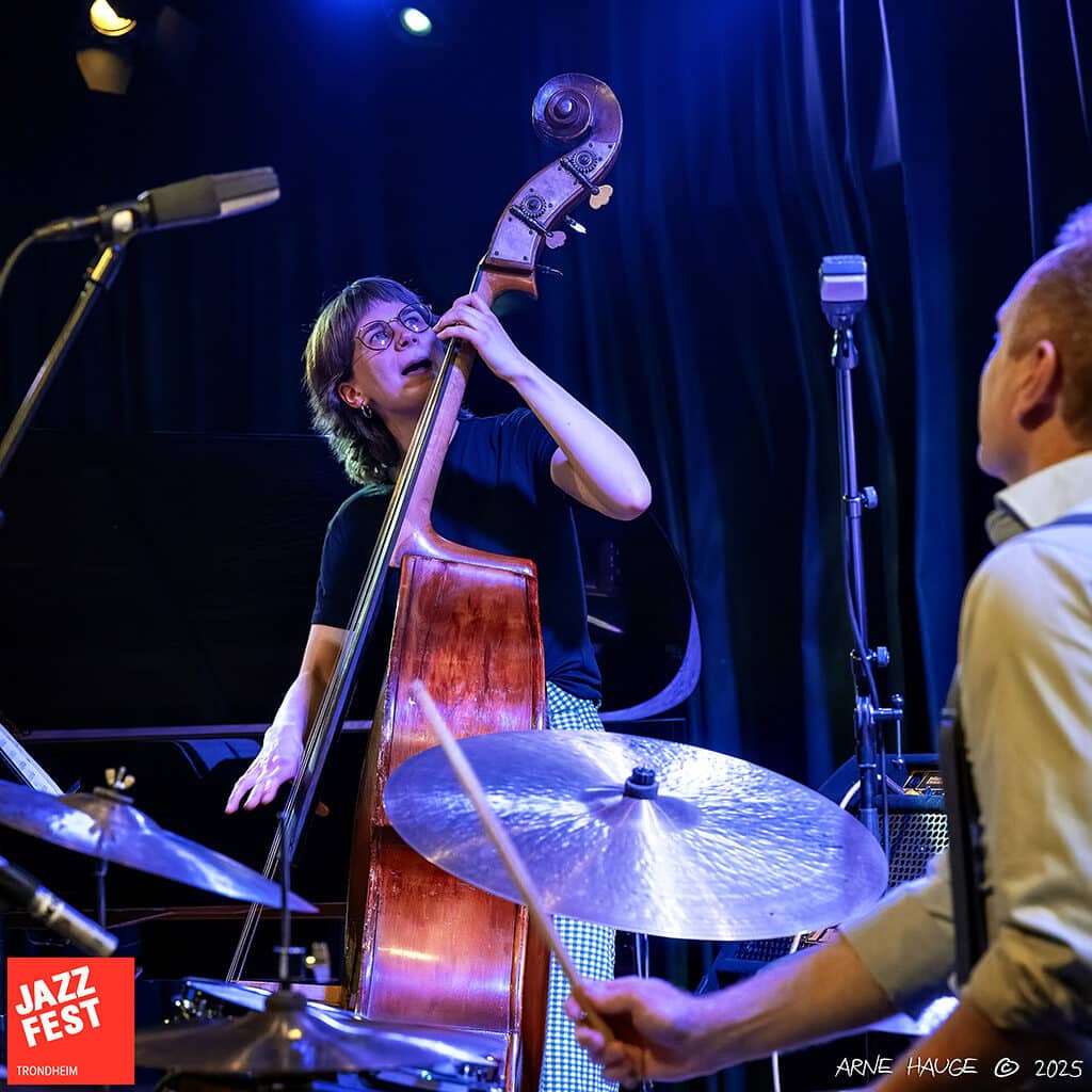 Kertu Aer og Håkon Mjåset Johansen utgjør Aileron sammen med Espen Berg og Emma Rawicz. Foto: Arne Hauge/Jazzfest