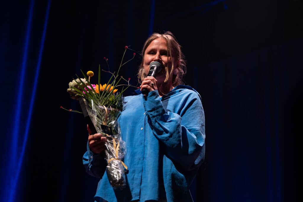 Karoline Wallace mottok prisen under åpningen av Moldejazz. Foto: Dagfinn Reppen/Moldejazz