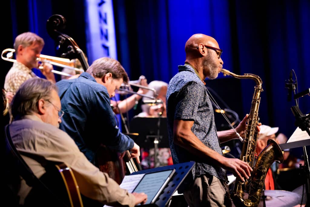 Joshua Redman, her med Nils Olav Johansen, Erik Johannessen og Ole Morten Vågan. Men det var fiolinist Tuva  Halse som stal showet. Foto: Matija Puzar/Oslo Jazzfestival