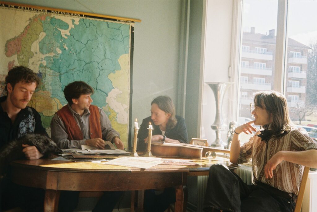 Kvartetten Himmelskip er et av de mest fremadstormende instrumentalbandene i den norske undergrunnen, og debuterte med albumet 