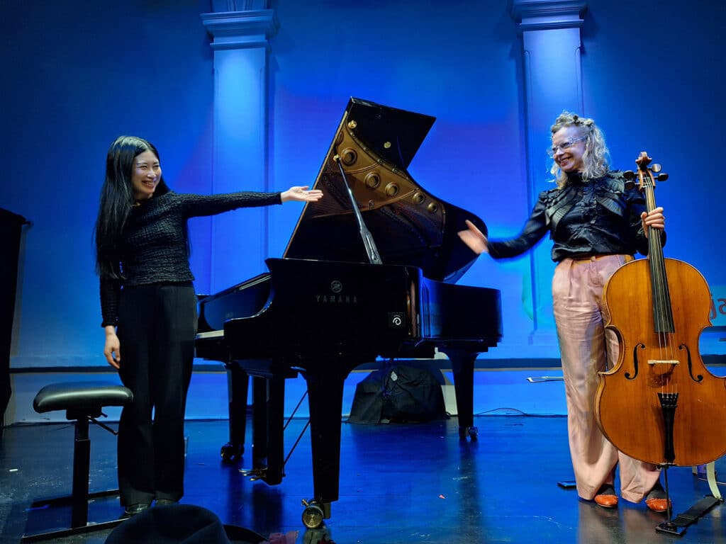 Ayumi Tanaka og Tanja Orning tar imot velfortjent applaus. Foto: Åsa Helle/Kampenjazz