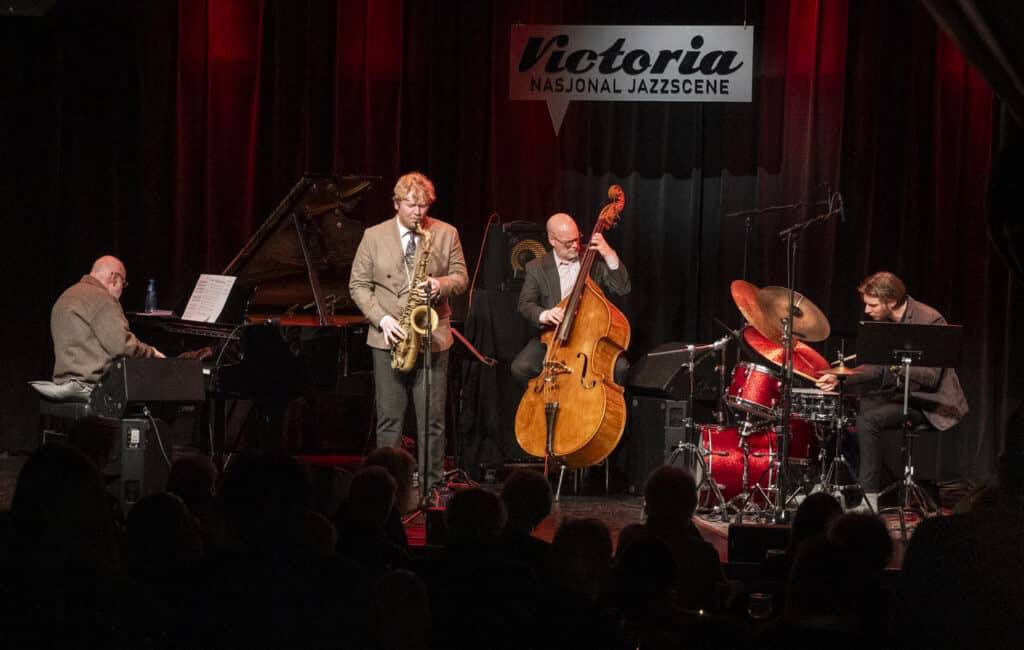 Tre generasjoner: Knut Kristiansen, Aksel Røed, Magne Thormodsæter og Sigurd Steinkopf. Foto: Stein Hødnebø