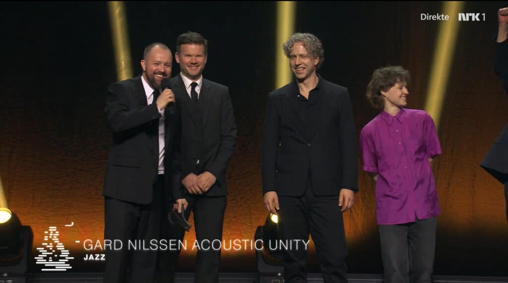 Gard Nilssen tok imot prisen sammen med André Roligheten, Kjetil Møster og Signe Emmeluth. (skjermdump NRK)