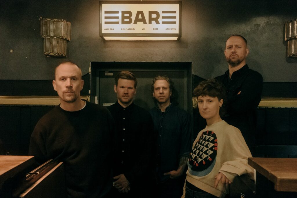 Petter Eldh, André Roligheten, Kjetil Møster, Signe Emmeluth og Gard Nilssen i Gard Nilssen Acoustic Unity (Foto: Marte Amanda Vannebo)