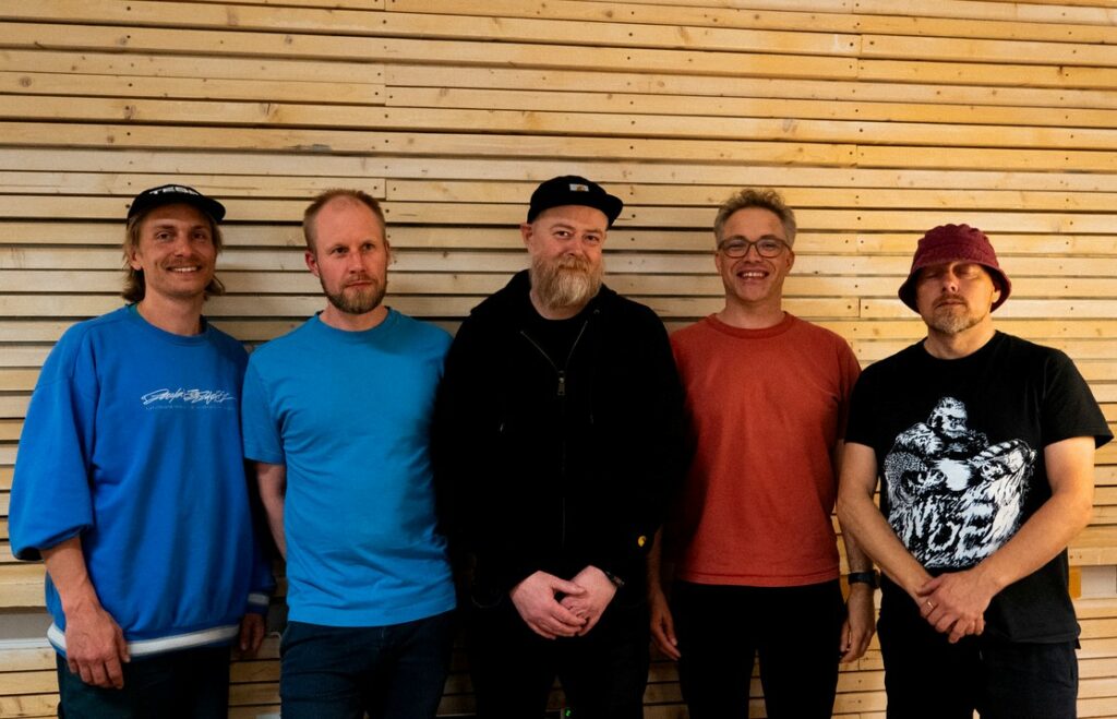 Cimota, fra venstre: Hans Hulbækmo (trommer), Espen Reinertsen (saksofoner), Håvard Wiik (piano), Eivind Lønning (trompet) og Ingebrigt Håker Flaten (bass). Foto: Karl Klaseie 