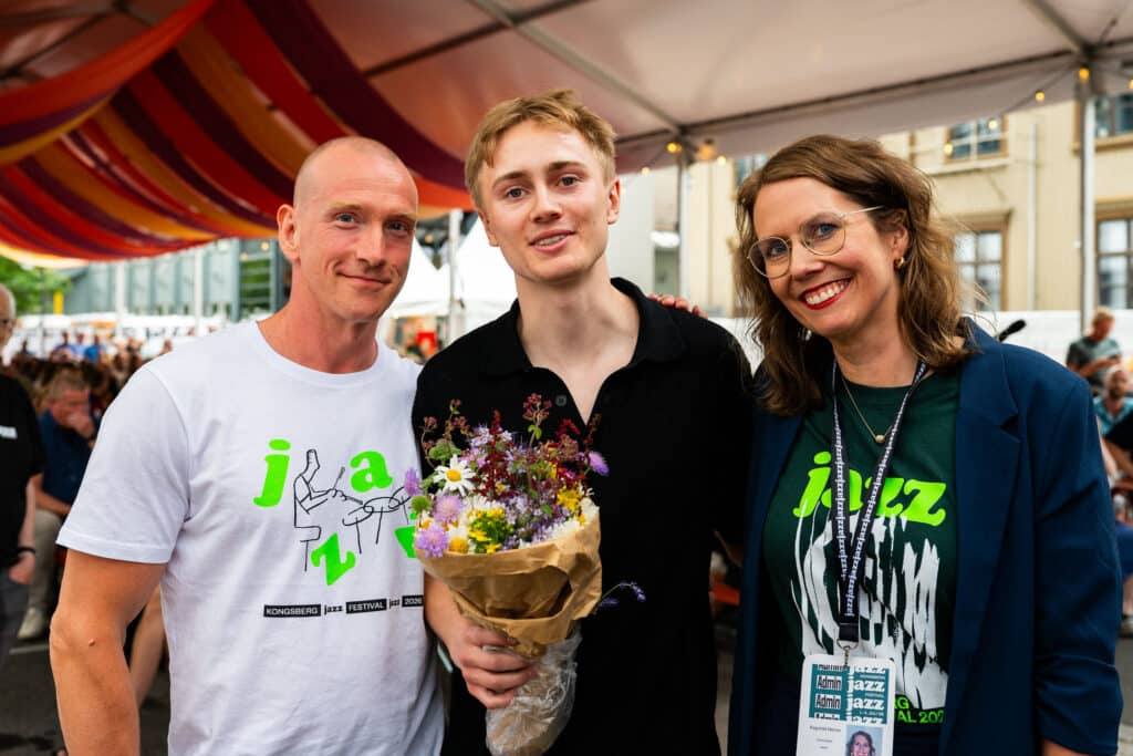 Leo Haugen Wyller med Tom Hasslan fra Krokofant og festivalsjef Ragnhild Menes. Foto: Birgit Fostervold/Kongsberg Jazzfestival
