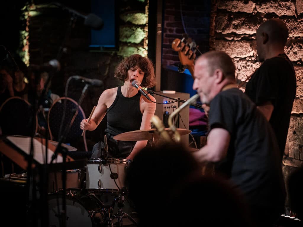 Fire! i ny utgave: Mariá Portugal, Mats Gustafsson og Johan Bertling. Foto: Espen Sandengen/Kongsberg Jazzfestival