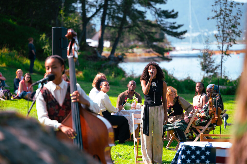 Charlotte Dos Santos med esperanza spalding. Foto: Dagfinn Reppen/Moldejazz