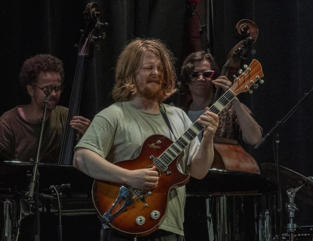 Hein Westgaard med sitt Spacegroove Earthkestra på Cosmopolite. Foto: Stein Hødnebø 