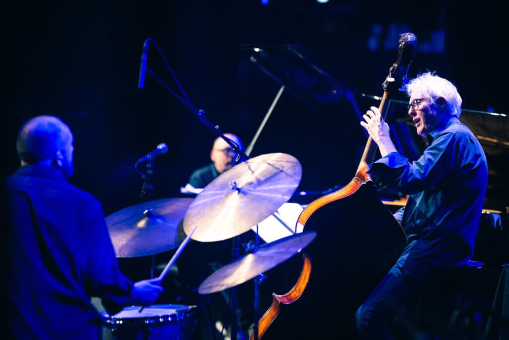 Jazznorges sikreste billett: Gard Nilssen, Bugge Wesseltoft og Arild Andersen. Foto: Tomas Lauvland Pettersen / Bærum Jazzfestival