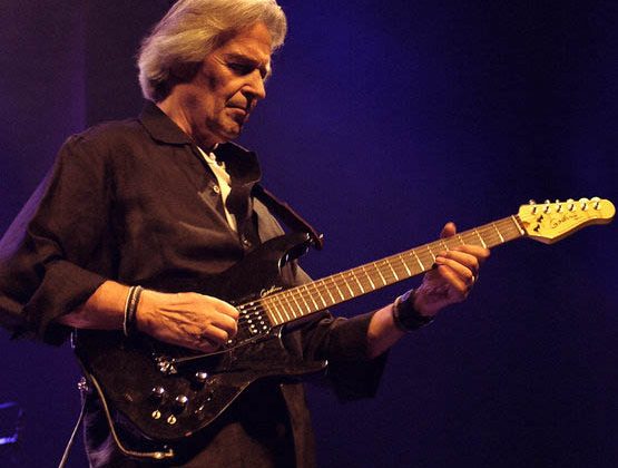 McLaughlin med eksklusive intimkonserter