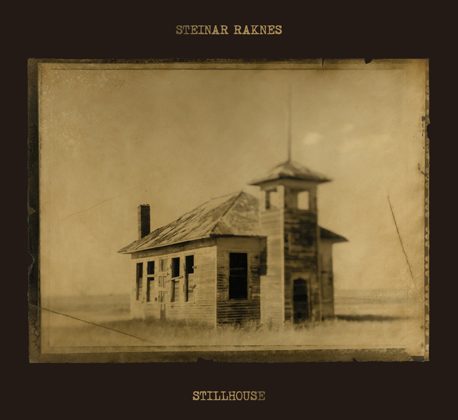 Steinar Raknes stripper ned til røttene