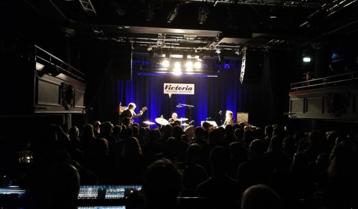 Eit fullsett Victoria dansa med Elephant9