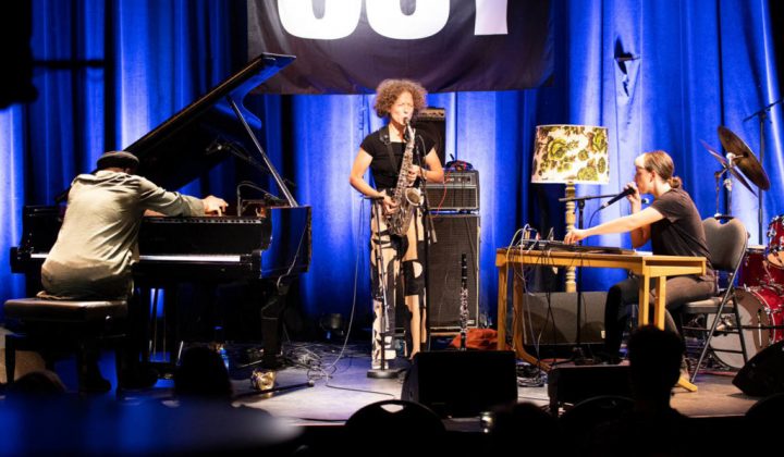 I kveld tar jeg med meg alle hjem