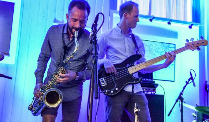 Kortreist jazz med OmRizz