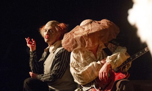 NTT: Om du bare skal se én opera om et interdimensjonalt begravelsesbyrå i år…