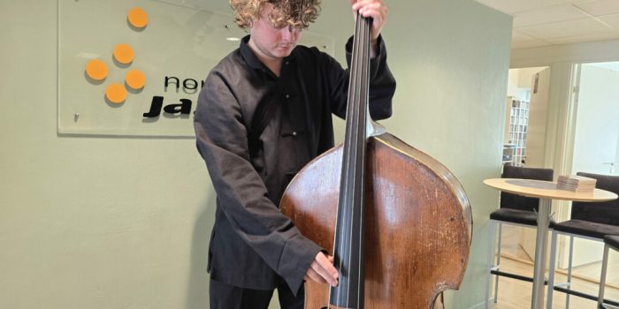 Elnan spiller videre på Carl Morten Iversens bass