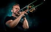 Trombonist Even Skatrud møter Bærum Big Band