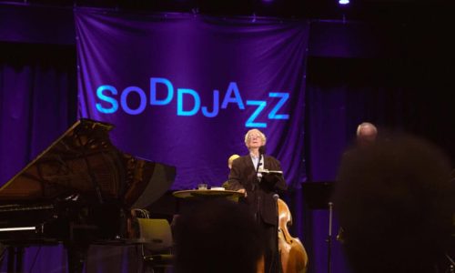 Jan Erik Vold spiser sodd med de store