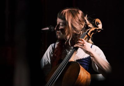 En tråd av sølv: andre, og siste, reisebrev fra Voss