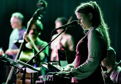For en gangs skyld kjærkommen prating på konsert