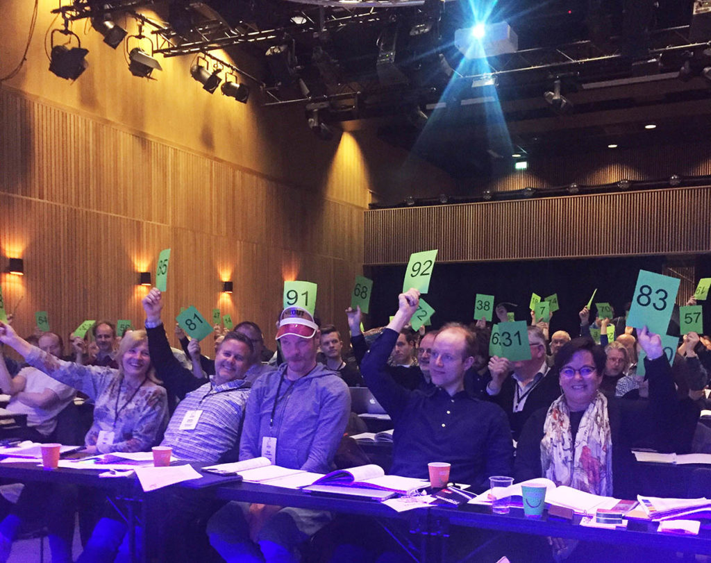 Her fra landsmøtet i Bergen i 2017 med styret i front. (foto: Pål Buset)