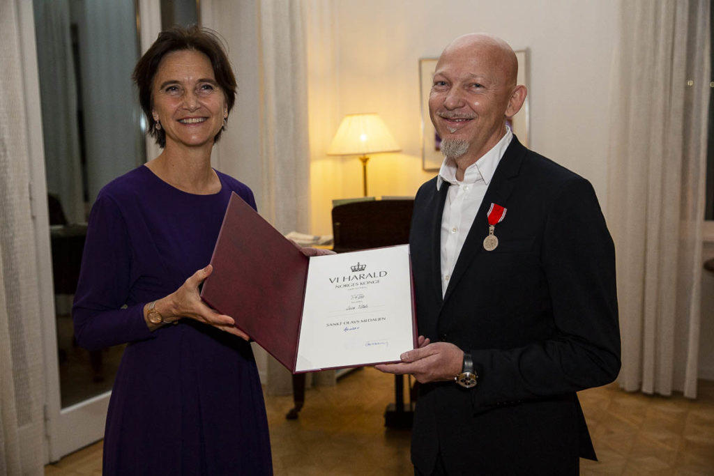 Luca Vitali sammen med den norske ambassadøren Margit F. Tveiten. (foto: Adriano Bellucci)