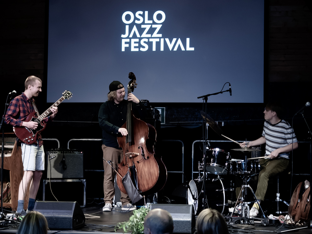 Damata, fra venstre: Torstein Slåen, Karl Erik Horndalsveen og Ola Øverby. Foto: Toril Bakke/Oslo Jazzfestival