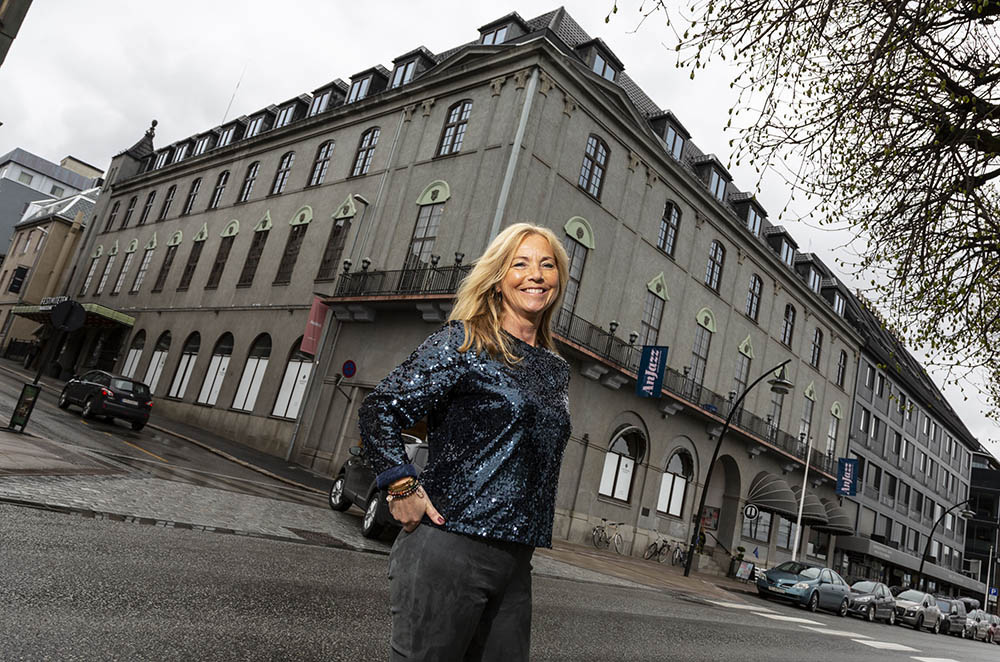 Daglig leder Anja Katrine Tomter, her fra forrige festival i 2019, ønsker tirsdag velkommen til Anjazz på Hamar med helnorsk program. De utenlandske artistene er flyttet til 
