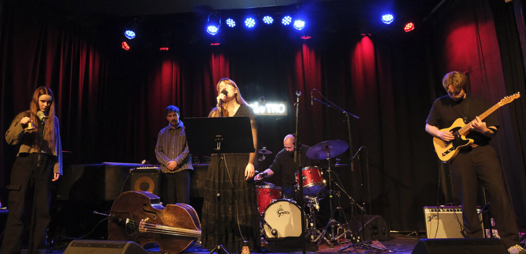 Unmothered på scenen i Stavanger. Foto: Øyvind Hagen