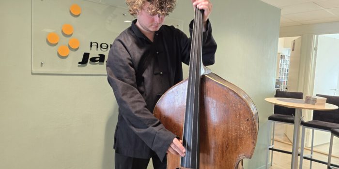 Elnan spiller videre på Carl Morten Iversens bass