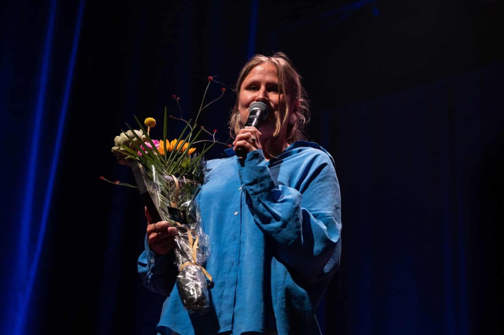 Karoline Wallace mottok prisen under åpningen av Moldejazz. Foto: Dagfinn Reppen/Moldejazz