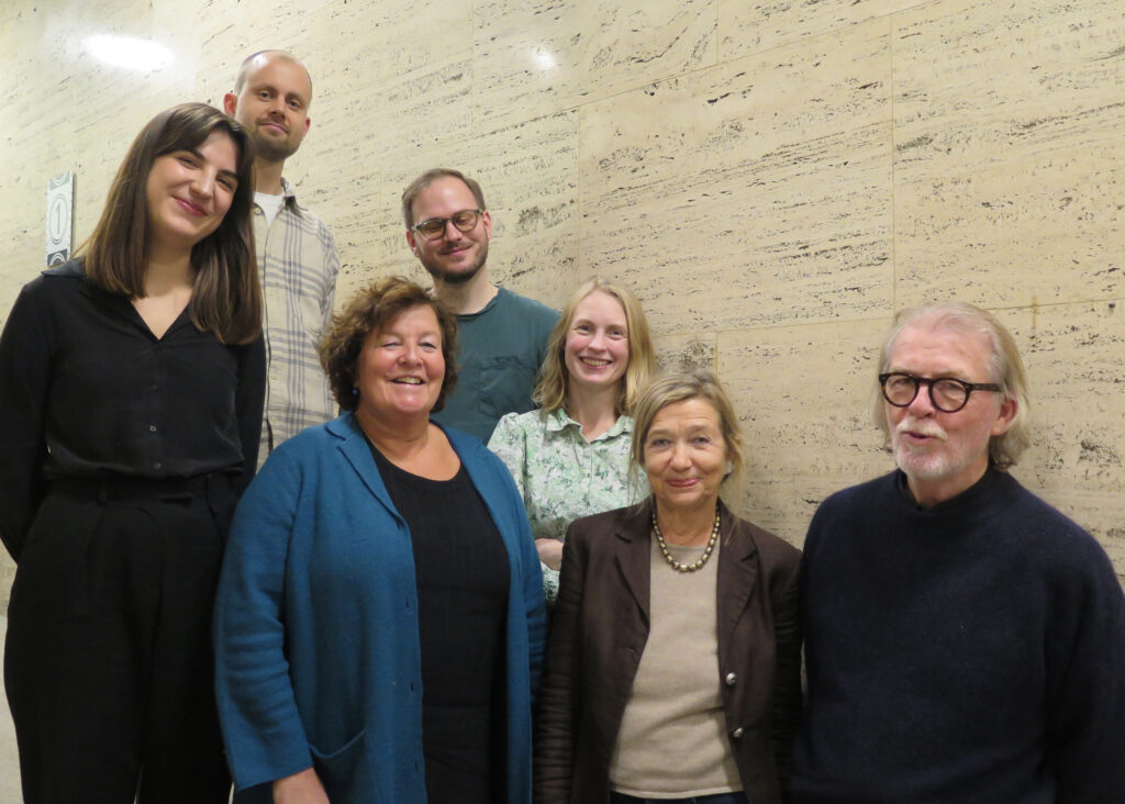 Styret i Østnorsk jazzsenter består av, fra venstre: Susanne Lohne Iversen, Kasper S. Værnes, Nina Kongtorp, Martin Myhre Olsen, Hilde Marie Holsen, Anne Moberg og Jan Ole Otnæs. Foto: Østnorsk jazzsenter