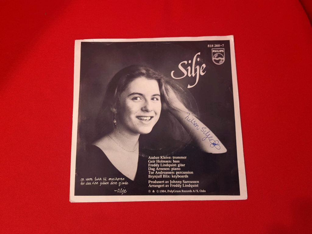 Året er 1984, og det unge talentet Silje fra Hamar vant en sangkonkurranse der premien var å få innspilt en single. I dag står den i 65 euro.