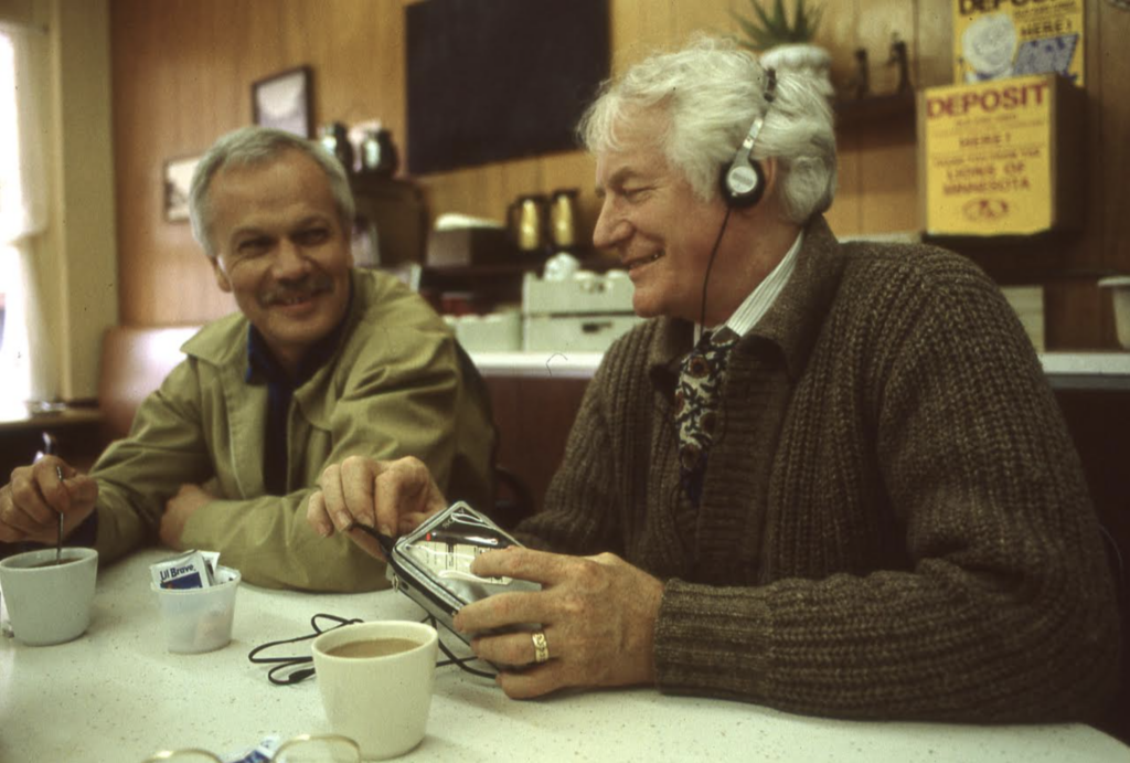 Kanskje har ingen laget bedre musikk-TV i Norge enn programskaper Jan Horne, som her finner tonen med den amerikanske poeten, aktivisten og essayisten Robert Bly. Hornes enorme produksjon vies nå to kvelder på Cinemateket, og vi har snakket med regissør Torstein Vegheim, som i sin tid på mange måter var Hornes læregutt, og som også har tatt bildet du ser her. 