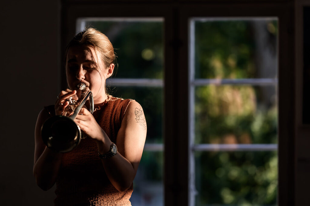 Endelig trer Tuva Olsson frem med eget band. Unmothereds EP Everything Is Falling Apart er ute nå. Foto: Thor Egil Leirtrø