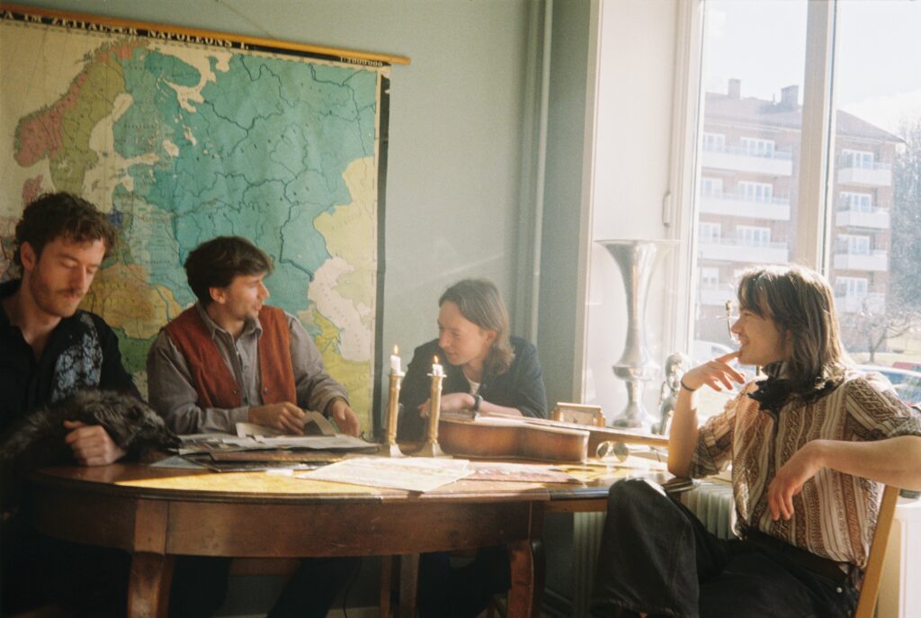 Kvartetten Himmelskip er et av de mest fremadstormende instrumentalbandene i den norske undergrunnen, og debuterte med albumet 