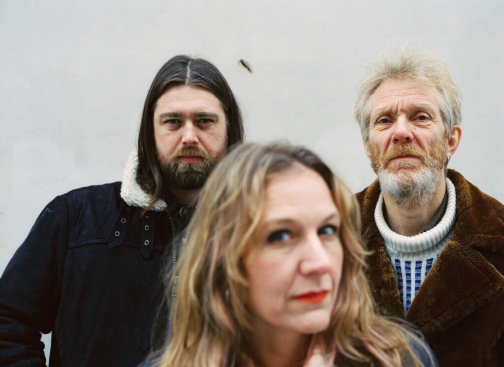 Tre glade lakser: Ole Mofjell, Hedvig Mollestad og Ståle Storløkken. Foto: Eirik Havnes