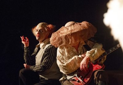 NTT: Om du bare skal se én opera om et interdimensjonalt begravelsesbyrå i år…