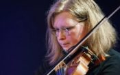 Gutvik Ukentlig: Ellie Mäkelä / Inga Margrete Aas / Per Oddvar Johansen / Ketil Gutvik + Ungsoloen: Sigrid Angelsen